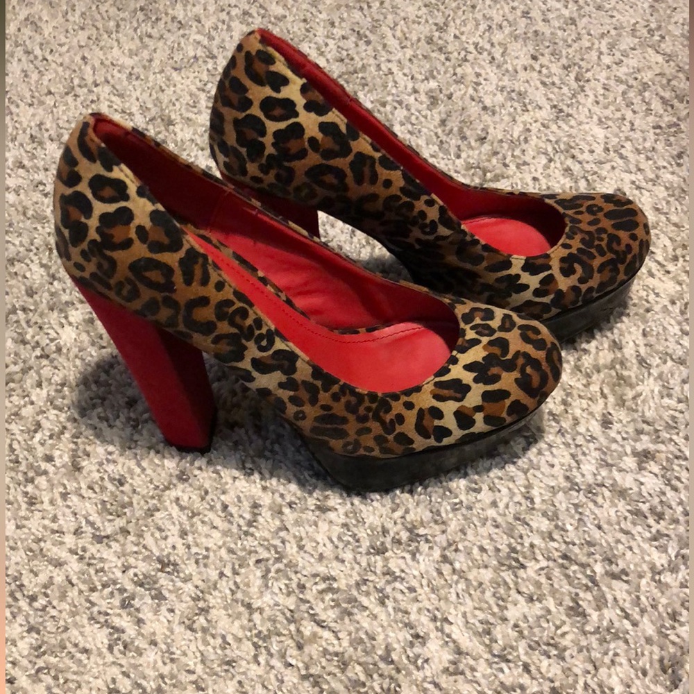 Bamboo Leopard Print High Heels with Red Accents - Picture 2 of 2